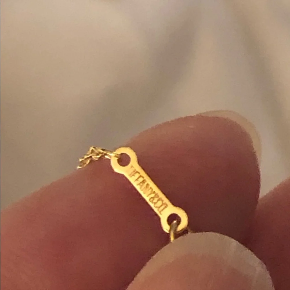 Tiffany & Co loving heart 18k Gold 17 in. necklace - Picture 4 of 10
